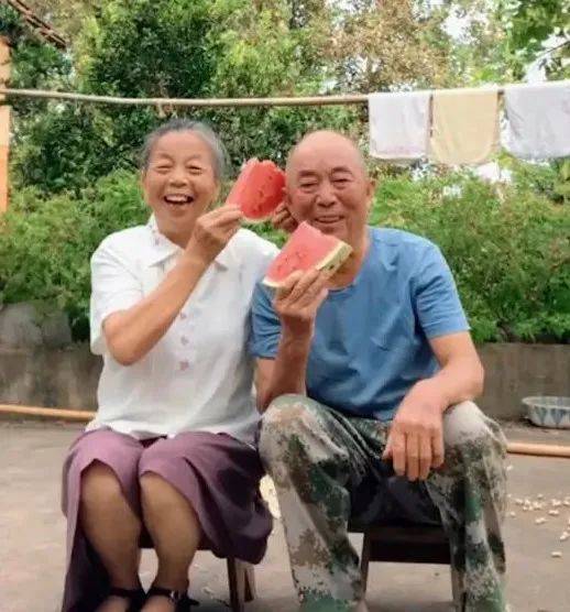 总有一个人会爱你到白发苍苍浪漫无关年龄果然「老年糖」才是最好吃的