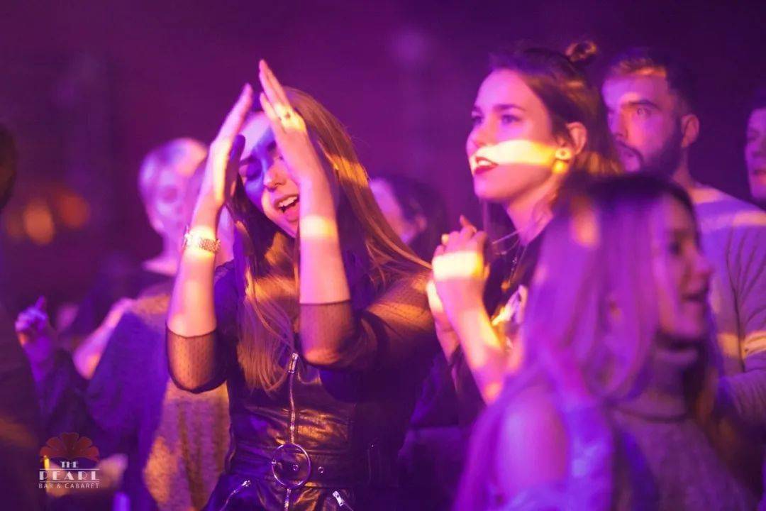 夜色之都 vs 幻境之夜：3000平米时尚场所对决，哪家更惊艳？(图2)