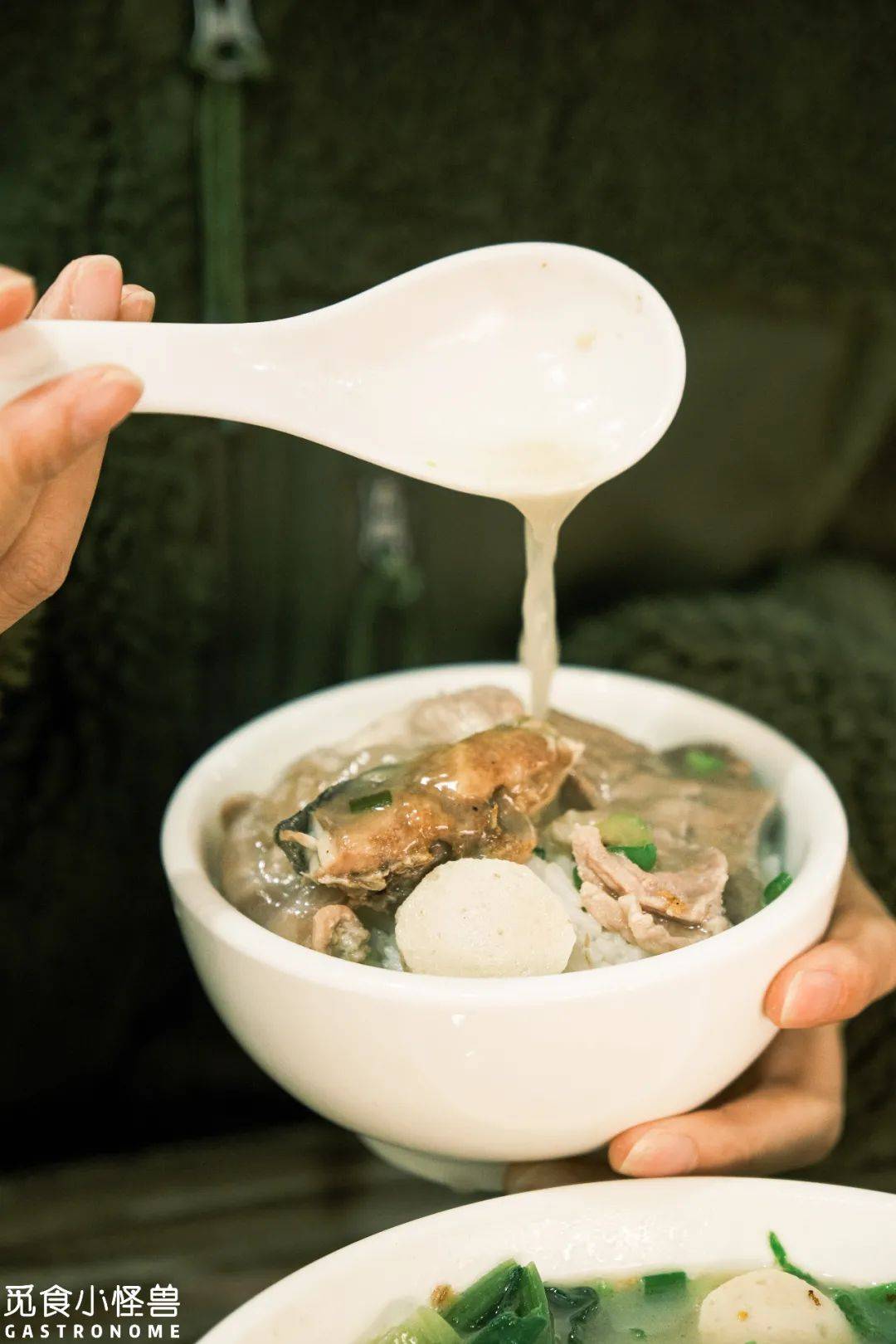 喝一口鲜味的鱼头汤是对这碗面最基本的尊重,即补脑又补钙,早餐来一碗