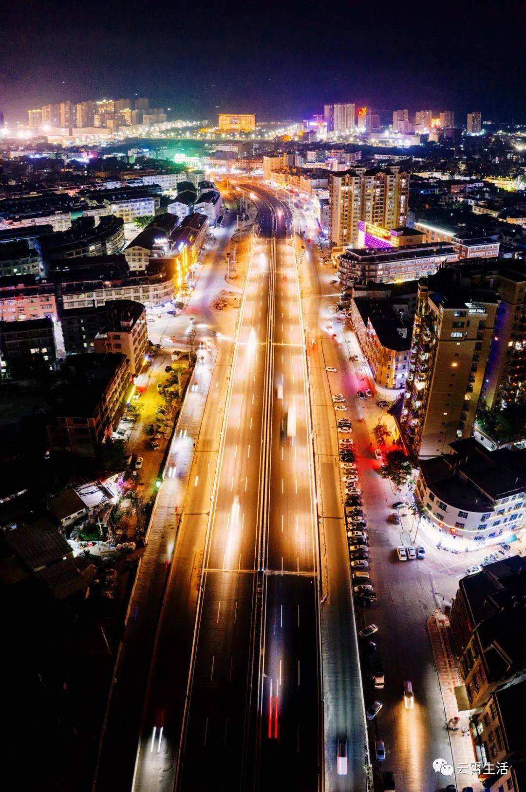 云霄这座高架桥建成通车夜景航拍曝光