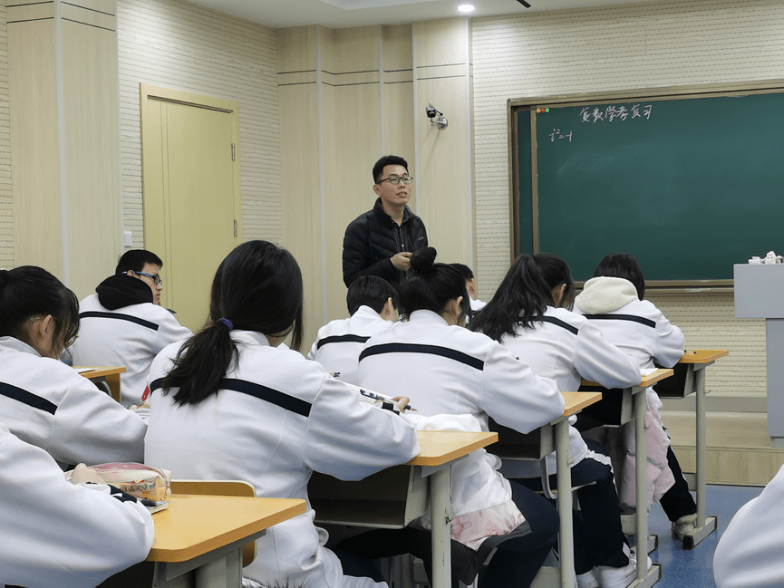 评课助成长备考见真章济南七中数学组举行公开教研活动