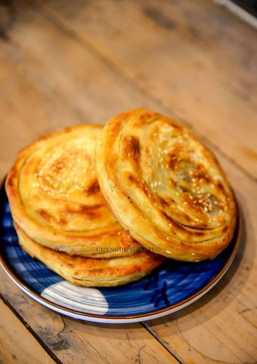 传统美食▎酥脆化渣香飘四溢的成都手作军屯锅魁