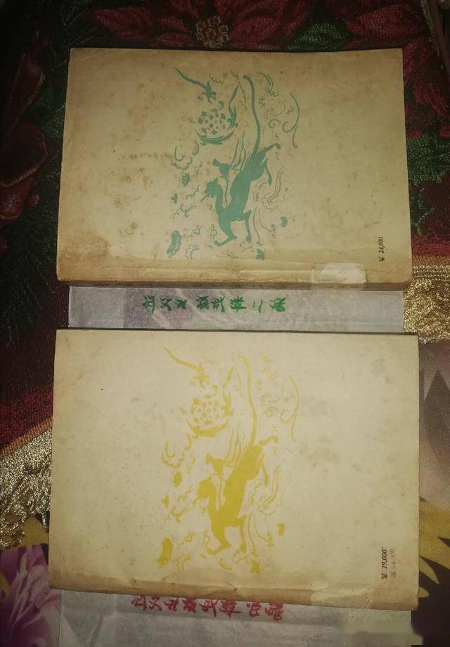 一套枕在床邊二十年的老書