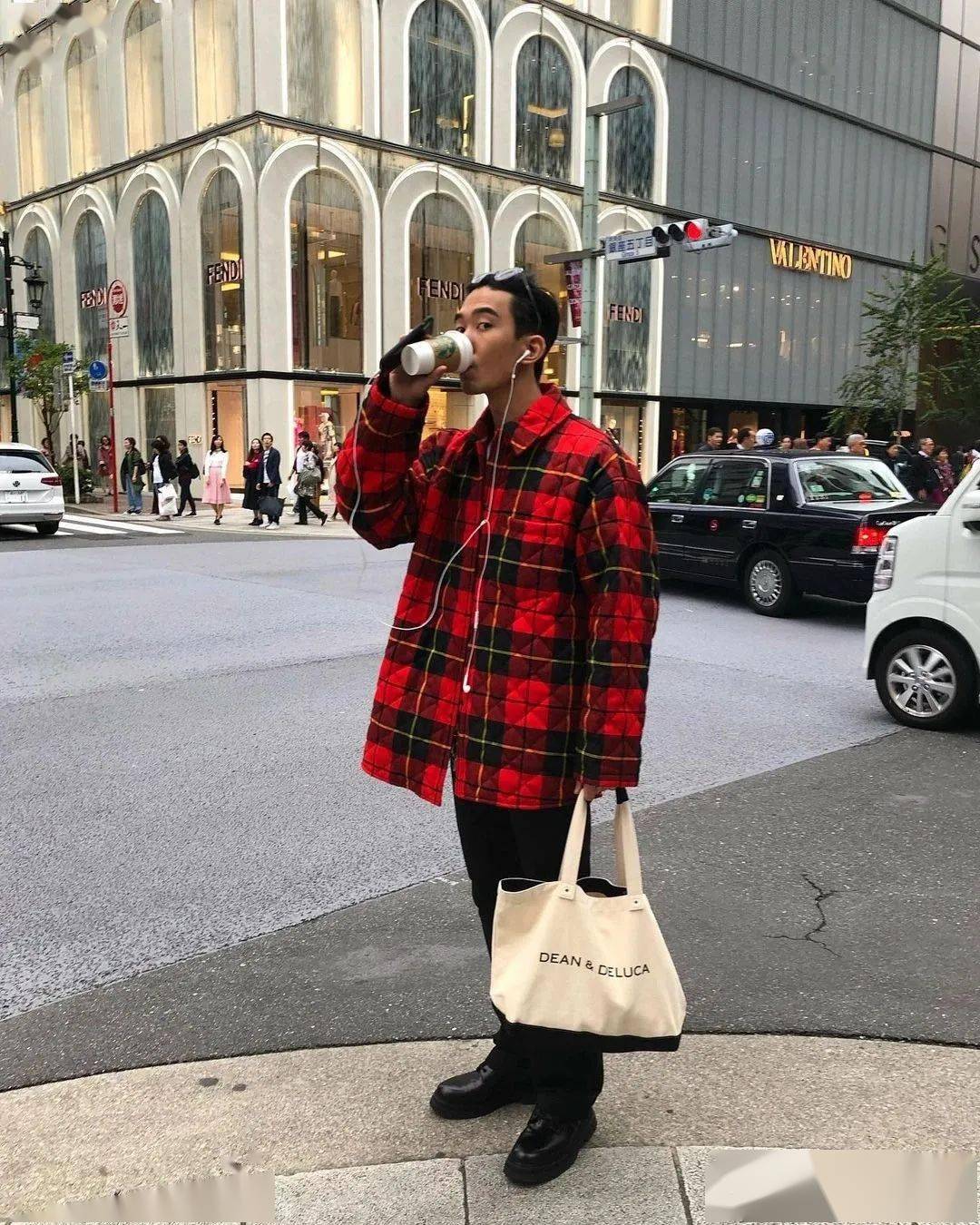 凭什么这么火 说到"vibe"风,首先我们就要搞明白这个风格它到底是个啥