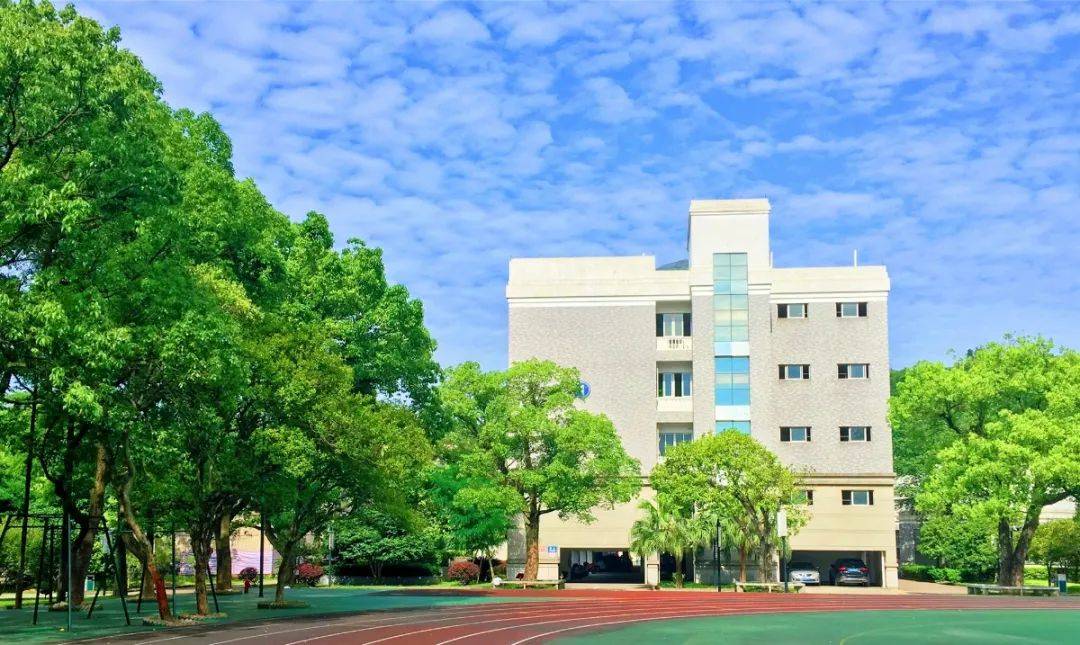 临海市外国语学校被评为浙江省园林式单位