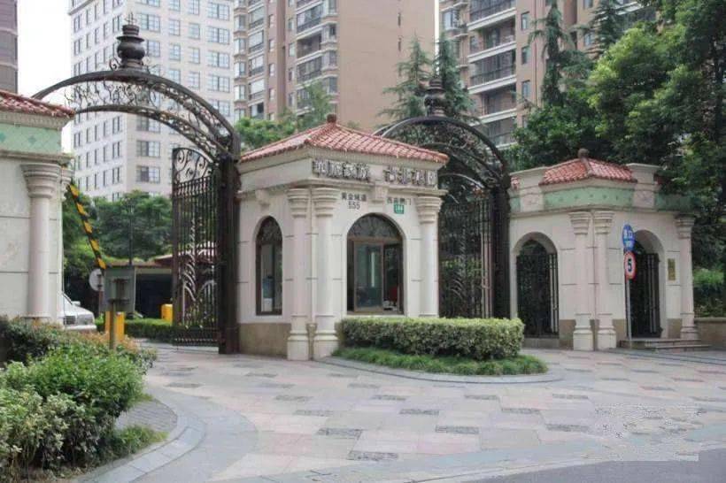 经过物业估算,华丽家族古北花园社区人均每月用水量约为11 m06.