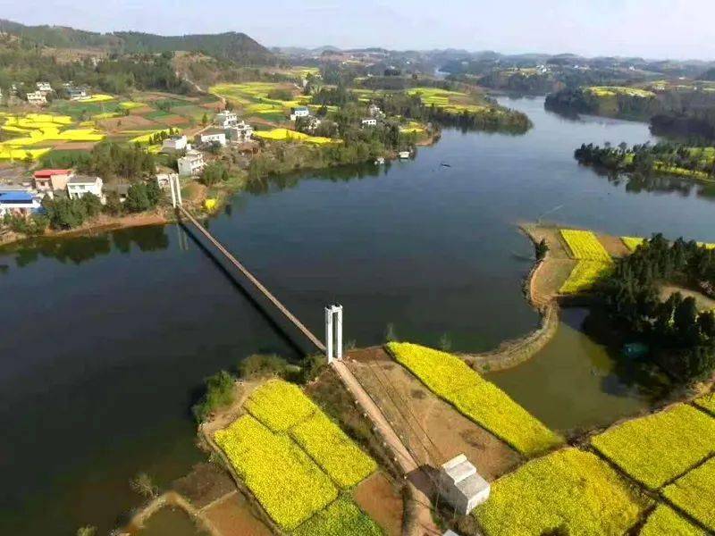 龙台镇泉水村紧邻继光湖,风景秀丽,景色怡人,g350快速通道临村而过,有