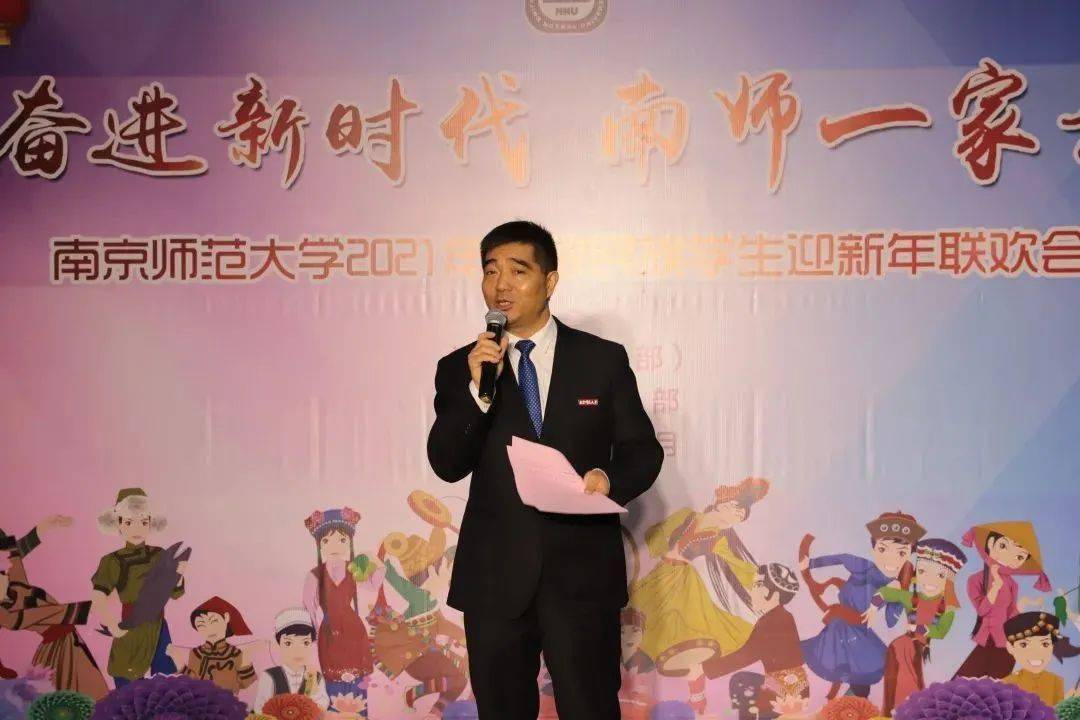 活动伊始,校党委常委,组织部部长,统战部部长贲国栋老师向全体同学和