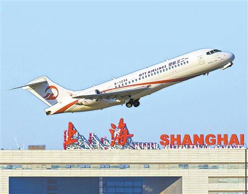 图为东航旗下一二三航空引进的首架arj21飞机首航.(东航供图)
