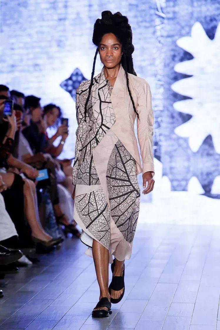 一眼惊艳3d打印技术的仿生植物叶脉服装时尚与艺术前卫兼具