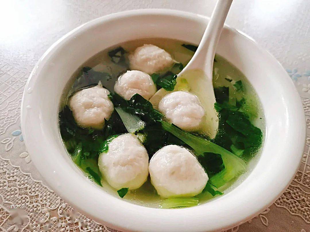 青菜鱼丸汤yuwanyojne天冷嘛,当然要吃饱啦!食在乐年要吃饱饱