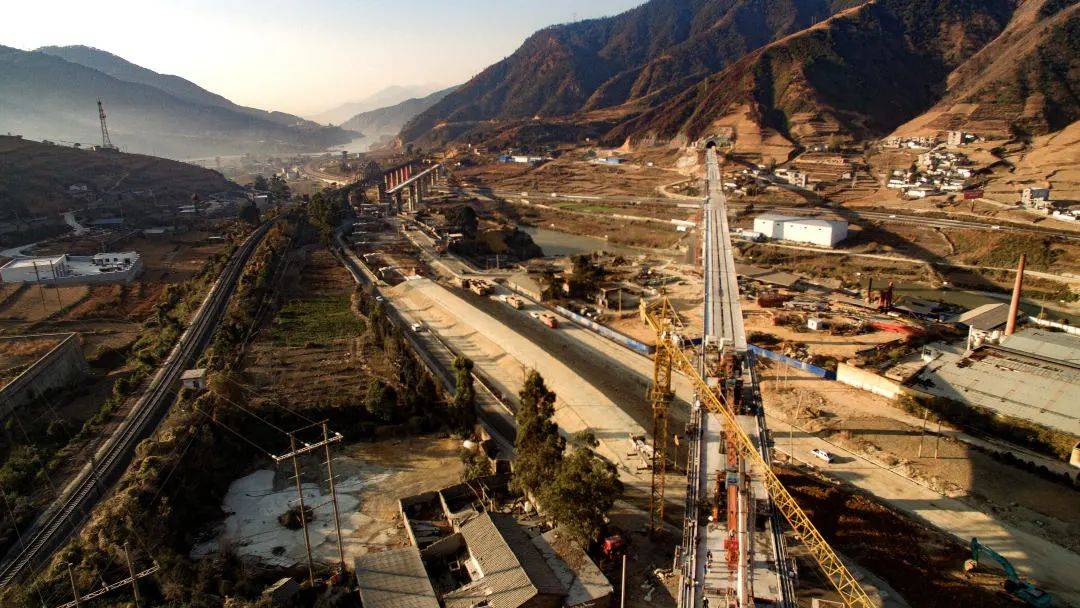 成昆铁路复线 | 冕宁至米易段最后一座特大桥架设完毕!-搜狐大视野-搜