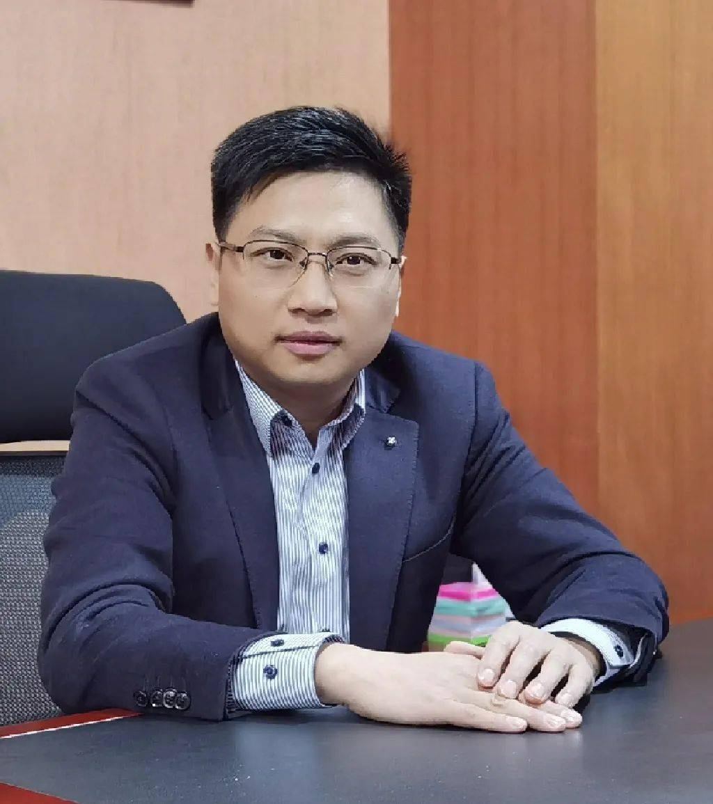 星期五 上午9:00-10:00闵行区人力资源和社会保障局局长龚惠斌稳就业