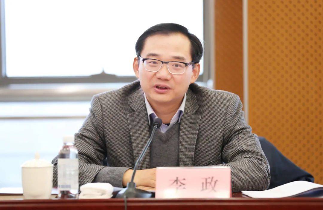 区委副书记李峻,区委常委,组织部部长姚卫华参加会议.