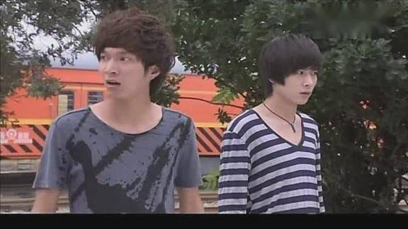 铠甲勇士刑天小飞和小刚跟踪安迷修才发现有诈