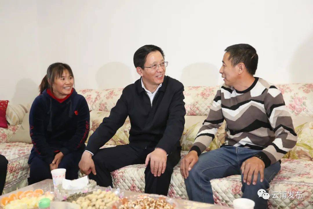 王予波到泸水市六库镇丙舍坝易地扶贫搬迁安置点团结社区,检查公共
