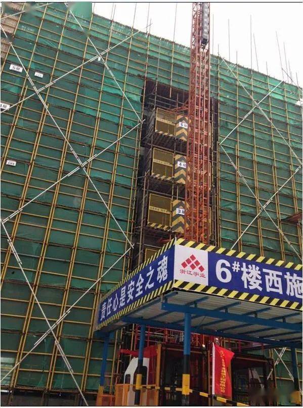 脚手架步距首步高度不大于2m,以上每步不大于1.8m,立杆纵距不大于1.