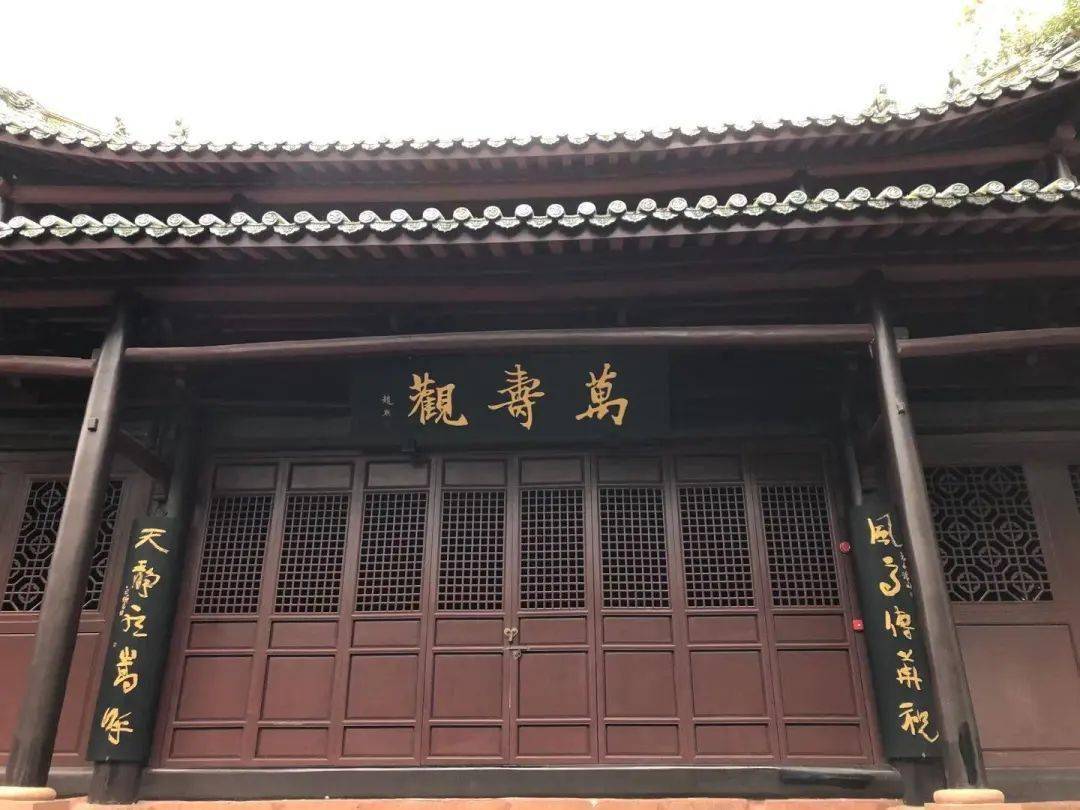 唐代名开元观,塑飞天神王像,宋代名神霄玉清宫,明代易名万寿观