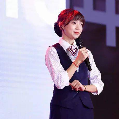 而后借助税务规划的契机,卢静仪也改变了吴先生对保险的态度.