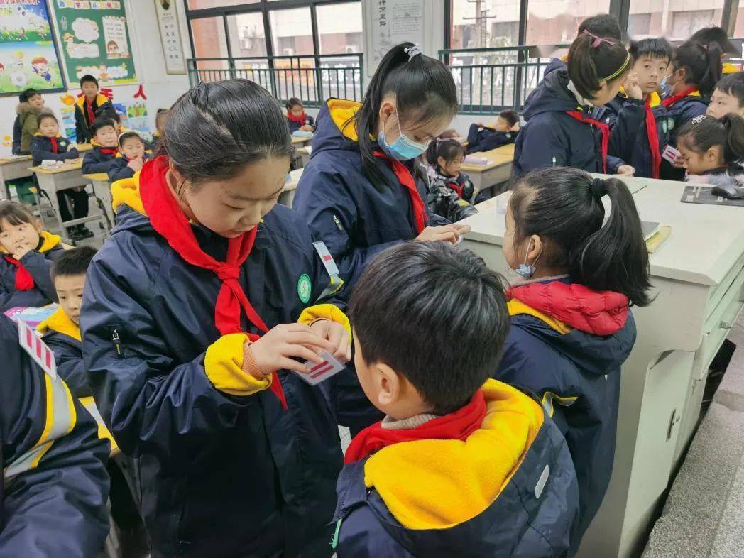 校园新闻田区十六小争做以身作则的中队干部