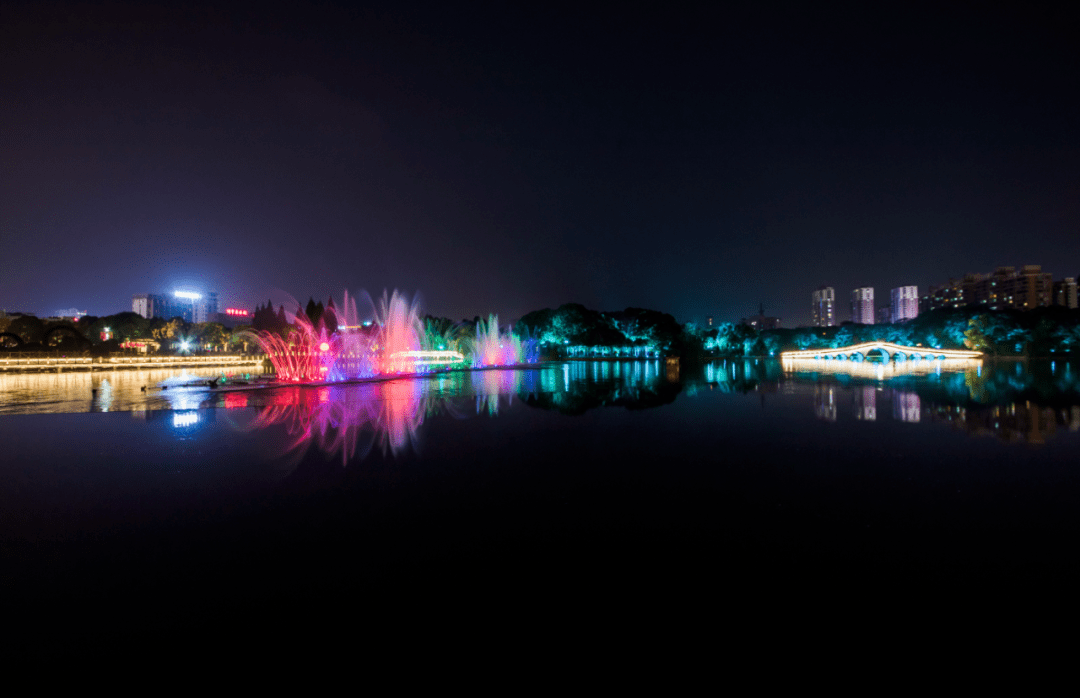 雨山湖夜景图片