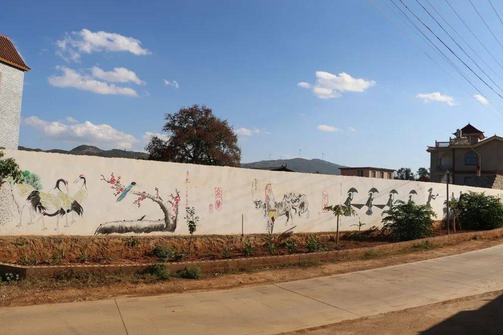 跳起芦笙舞来岔科镇庄寨村环境大提升村民笑开颜