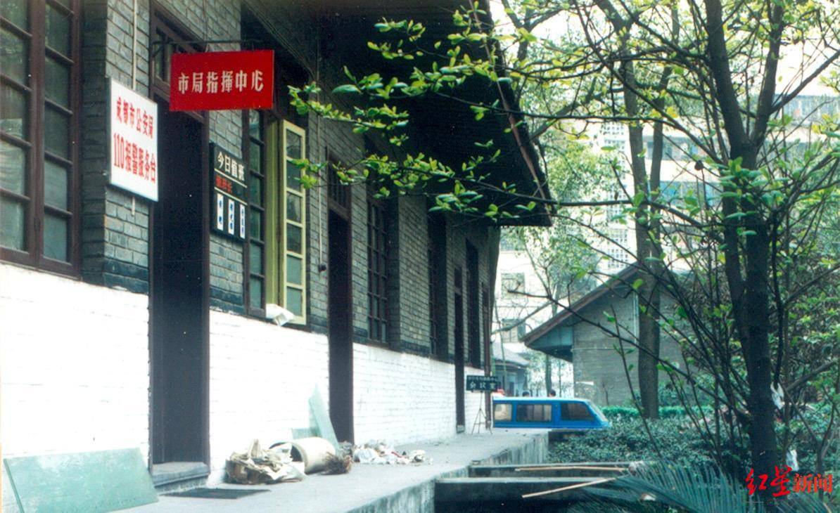 一组照片看成都公安70年变化……_誓师大会