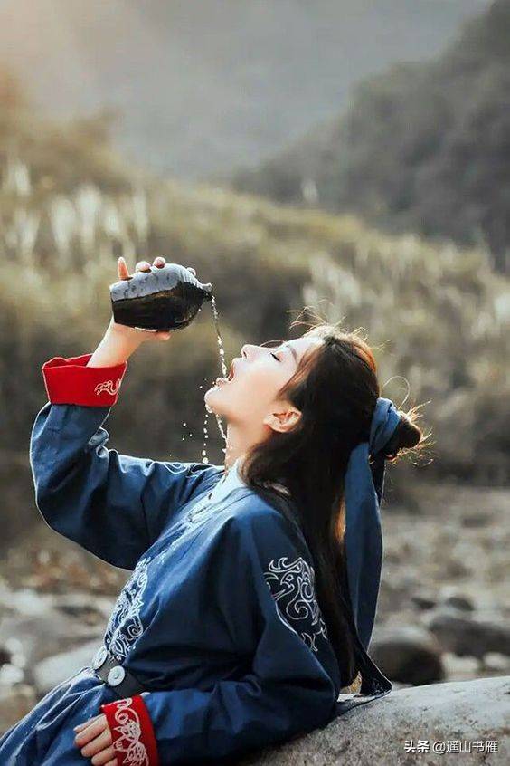 霸气古风少女 饮酒图片