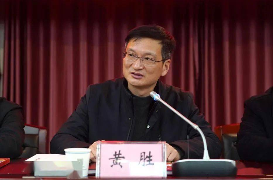 医院党委书记张玉一行还与京山市委书记刘启华等相关领导进行了见面