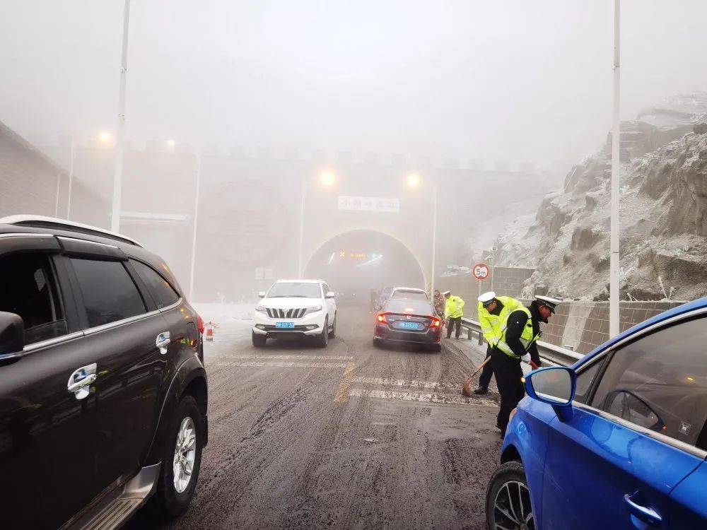 最新路況信息涼山州這些地方正在下雪請注意安全