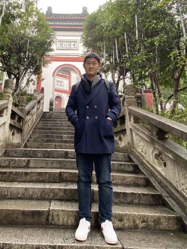 云,幻作渔樵,唐后与人知白也;竹风因长扫石,呼为婢仆,皖南随我坐苍然