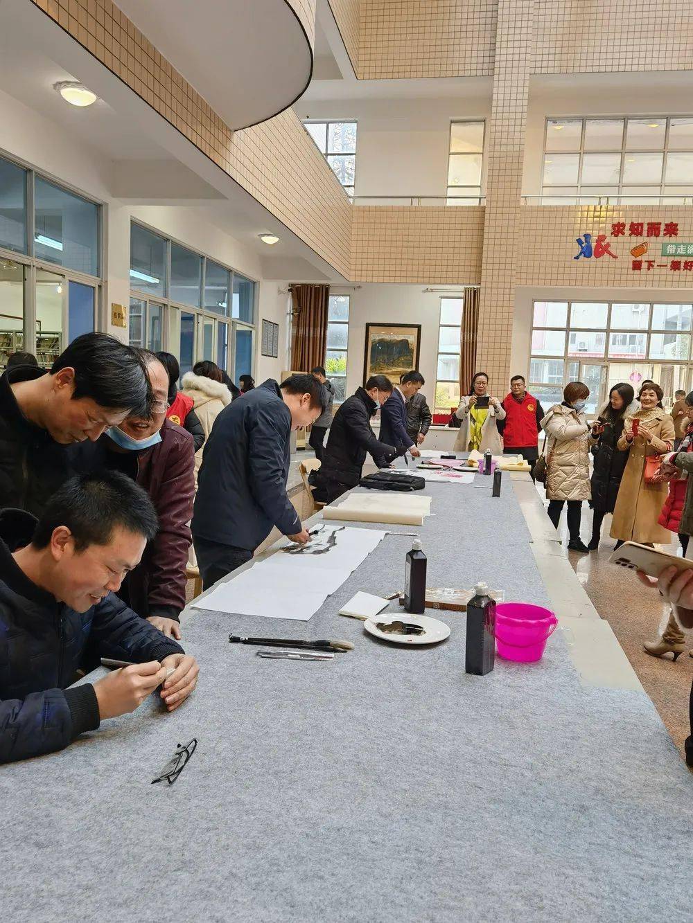 丹青吐彩翰墨飄香福清元洪高級中學舉辦翰墨校園首屆校友書畫筆會活動