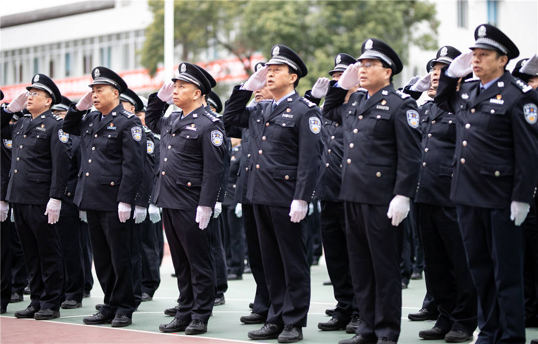 高明警察图片