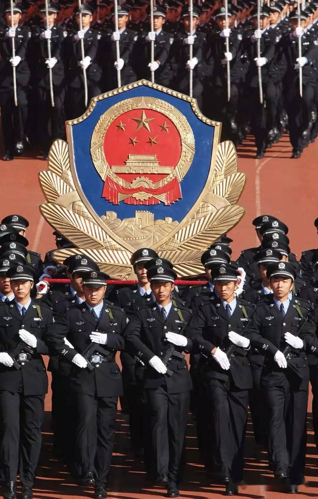 "中国人民警察节"是在国家层面专门为人民警察队伍设立的节日,是对
