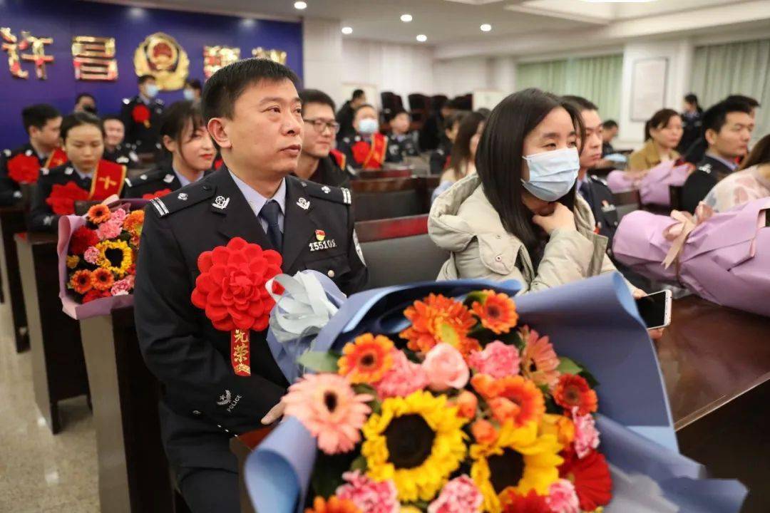 魏都公安分局举行庆祝首届人民警察节荣誉仪式