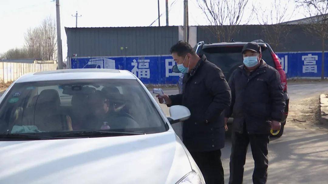 武强县县委书记侯桂宁县长张双翼就疫情防控工作进行实地调研