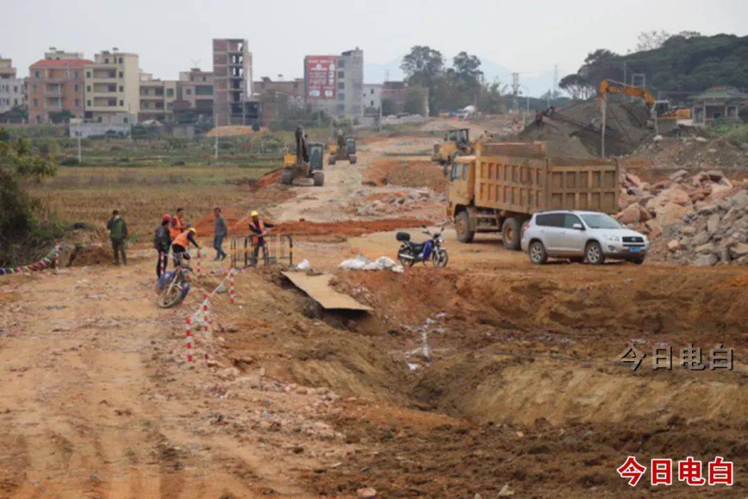 从此,电白霞洞的路再无"洞"!