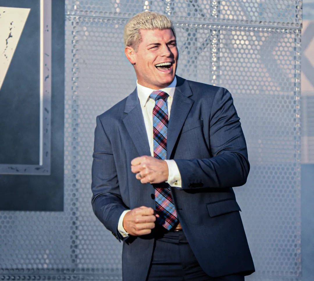 自恋的光姐…私下的大狗也很和蔼啊!当今wwe头号邪教头子.