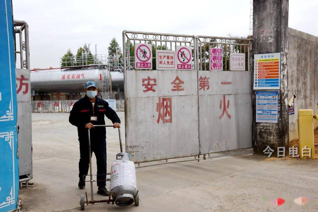 首个警察节龙木兴带队检查安全生产工作