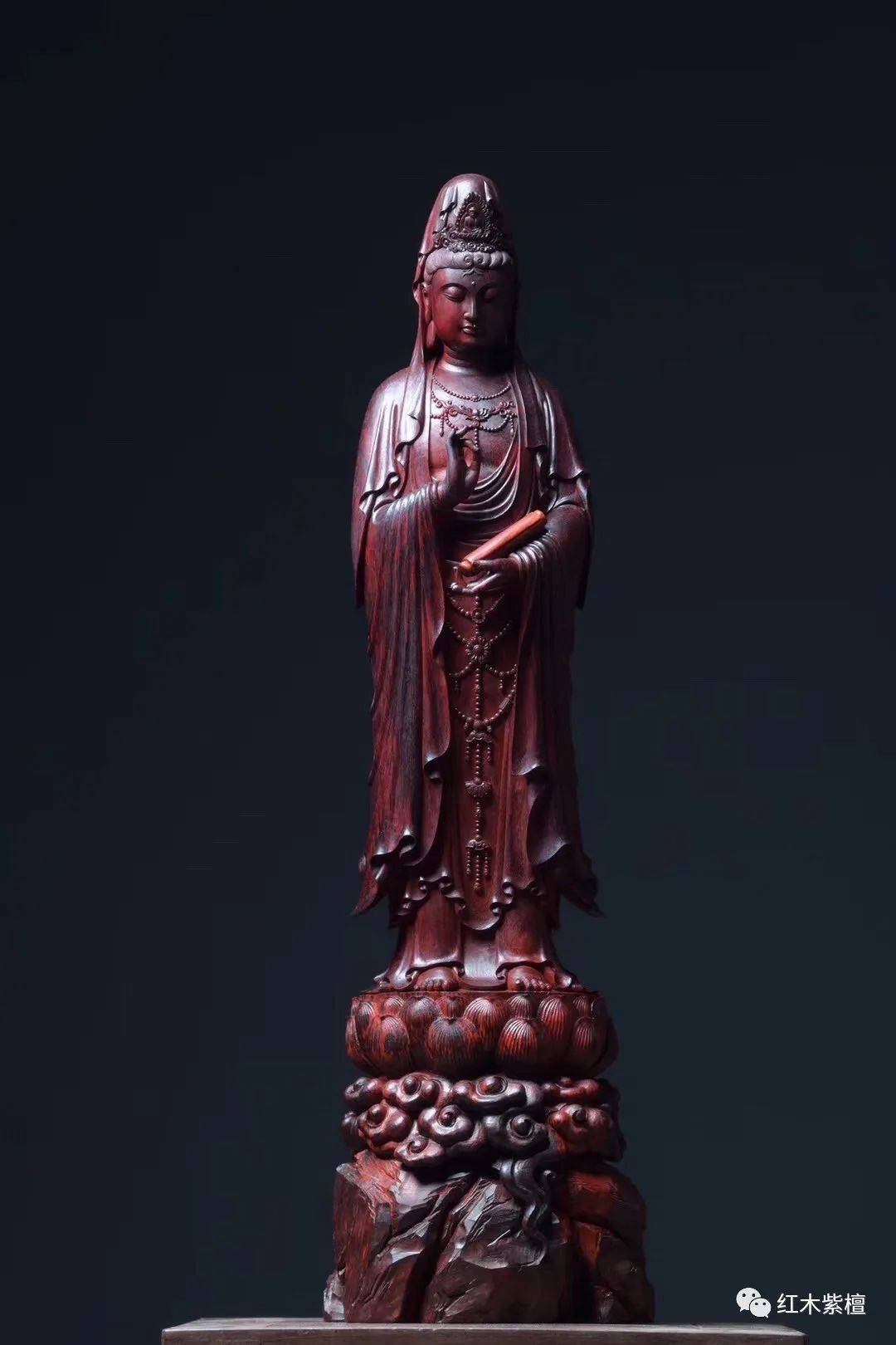 紫檀——合掌观音立像小叶紫檀——释迦牟尼坐像佛教非常推崇小叶紫檀