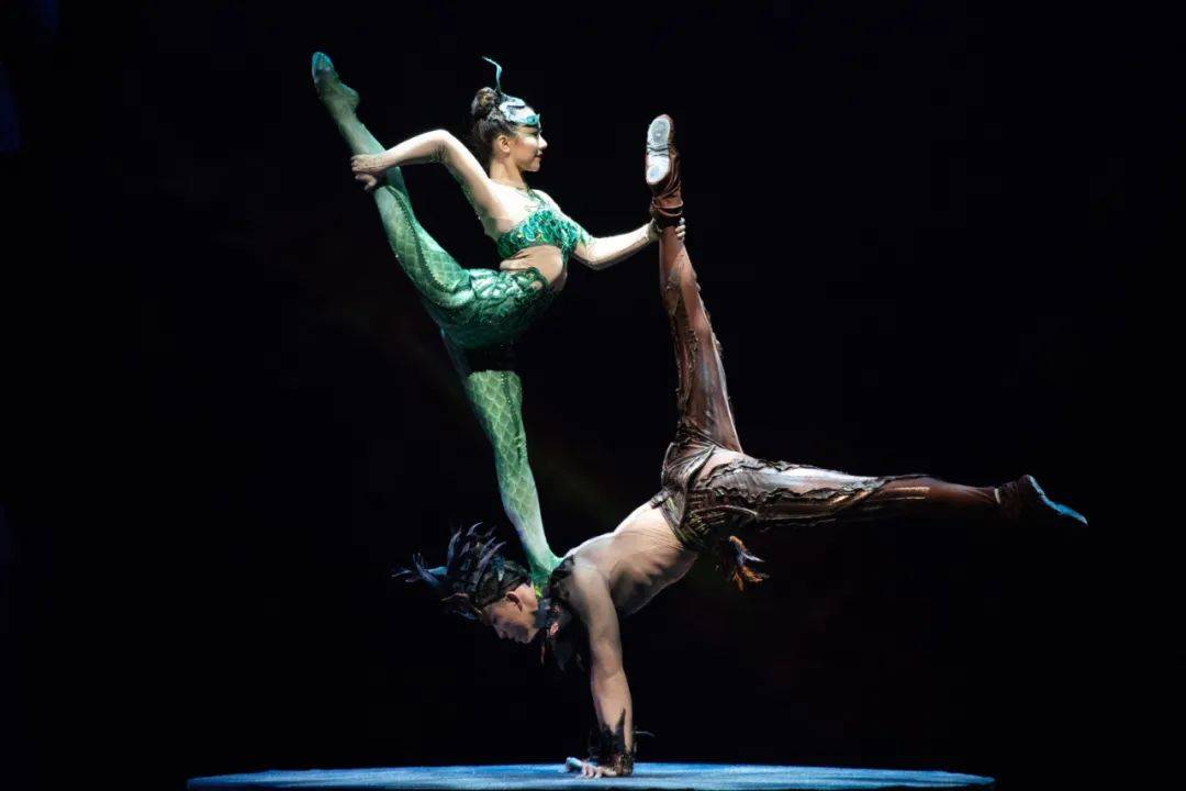 福利i当杂技与经典芭蕾天鹅湖完美融合