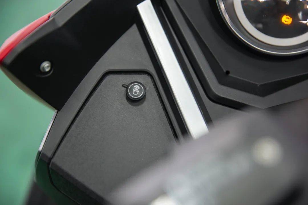 力刻318试驾报告一台精细打磨的大踏板去掉外衣看内在