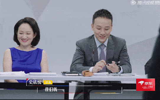 其他人磕磕绊绊说英语,他却表达自如,带教律师纷纷投来赞许的目光,笑