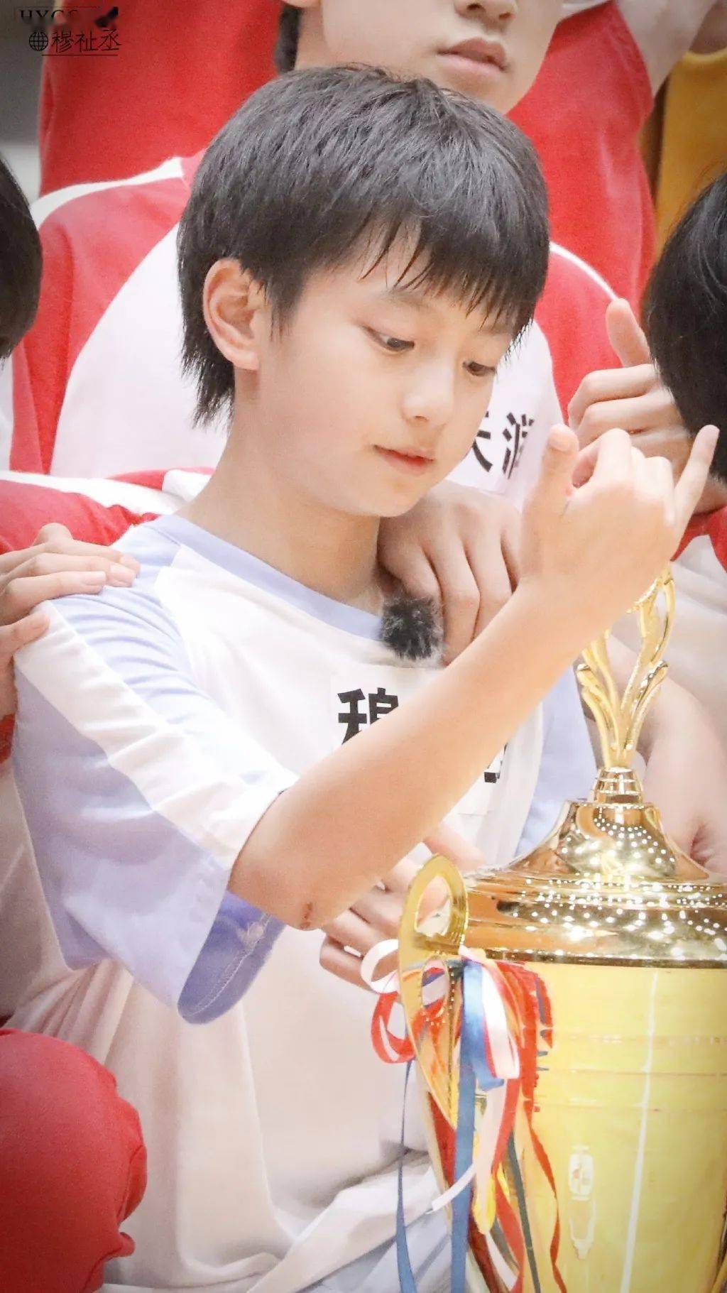 手机壁纸头像穆祉丞