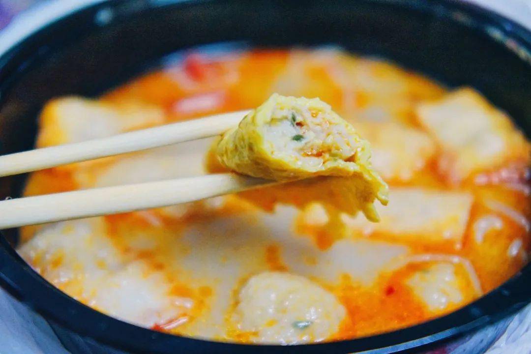 这是个人私藏的宝藏麻辣烫小店,  特色的腐皮包肉,蛋饺,手工鱼丸每次