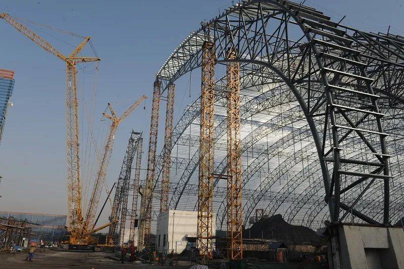 国家能源费县发电有限公司最后一轴预应力管桁架合拢