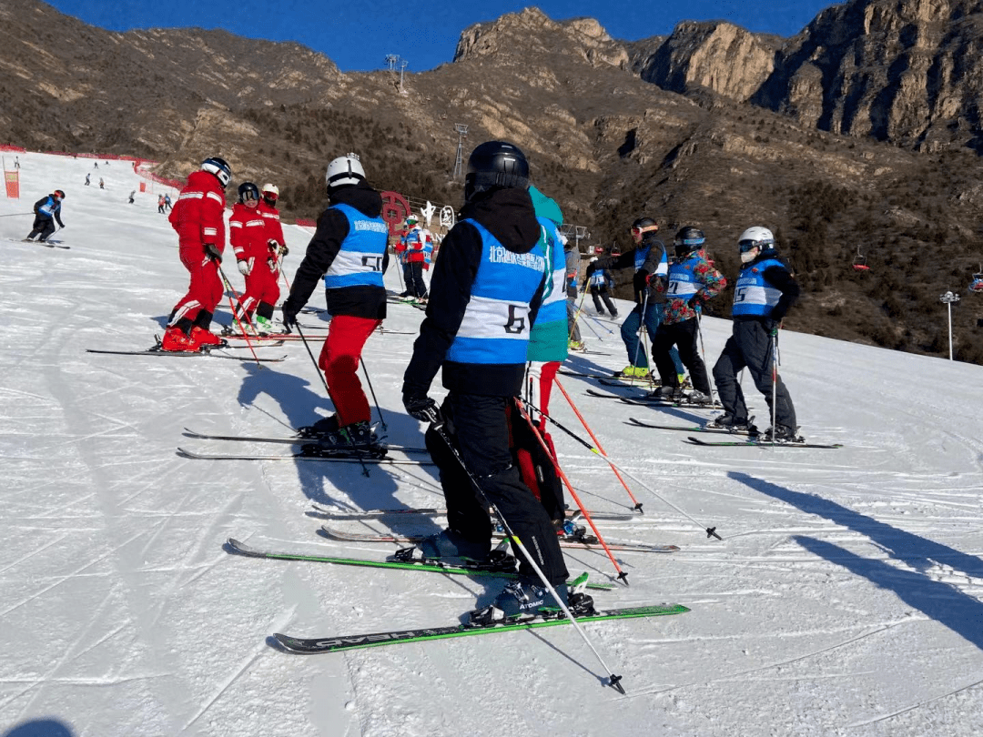 今冬首练!延庆区冬奥滑雪战队滑出雪上"金招牌"