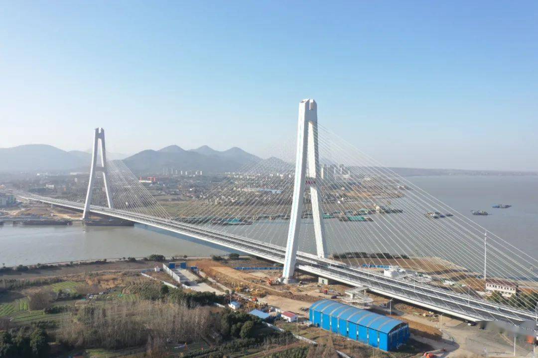 一桥飞架南北巢湖大桥今天正式通车啦你去打卡了吗