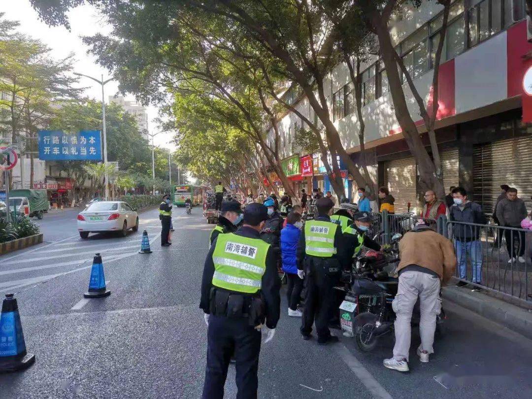 对大沥广佛路岭南路口,盐步河西路口,黄岐鄱阳路路段设卡对无牌无证