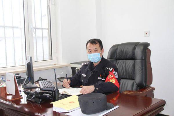 先锋在线 | 他既是塑人的警察 也是救人的医生——省四平监狱董伟先进